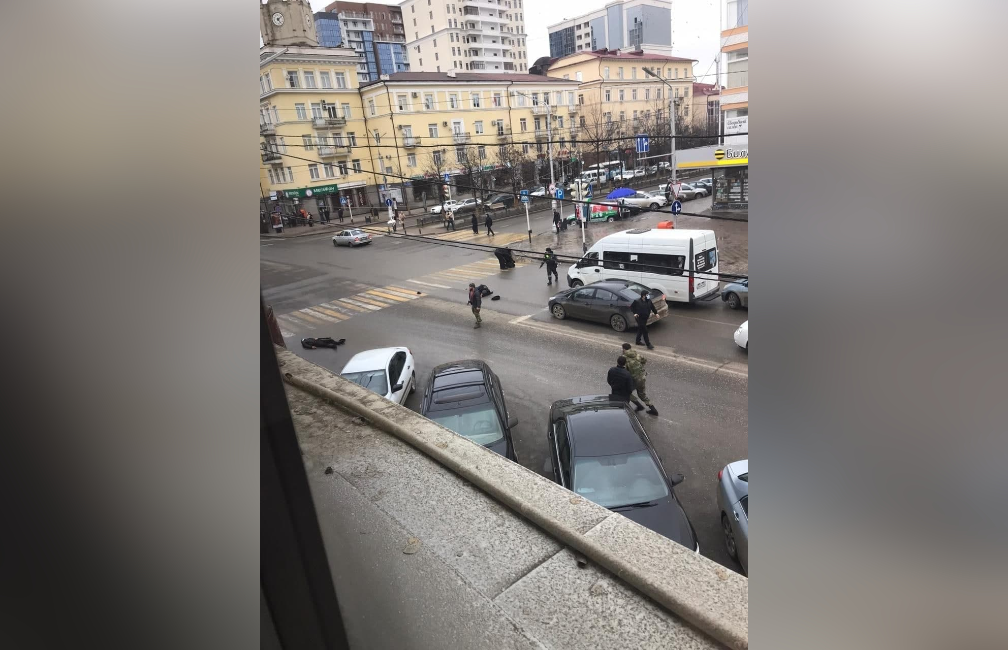 Зачем террористы напали на крокус. Стрельба в центре Грозного. Нападение на полицейских в Грозном. Пересрелкавгрозном сегодня.