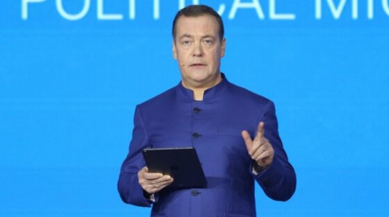 Медведев заявил, что на Западе могли принять решение о ликвидации Зеленского